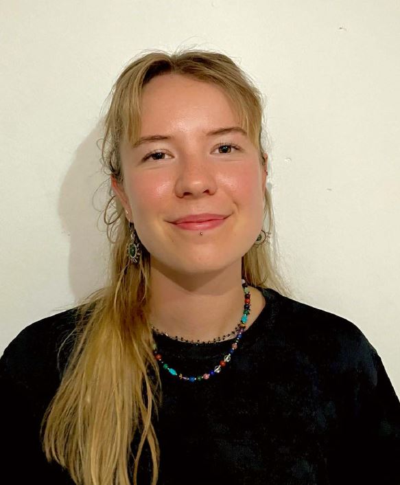 Vera Jakob (sie/ihr)